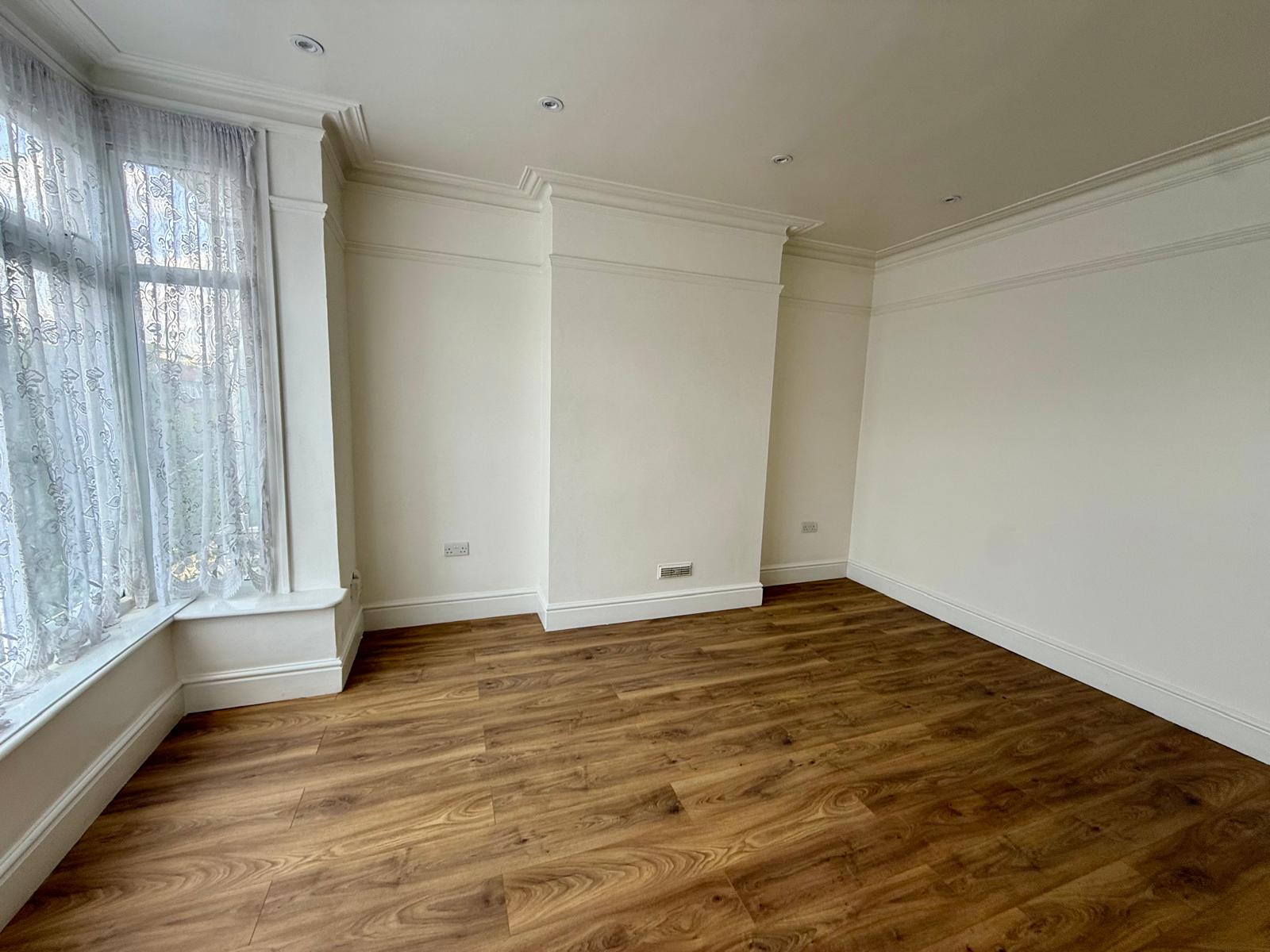 WhatsApp Image 2026-07-16 at 10.47.02 (16) Basildon Road, SE2